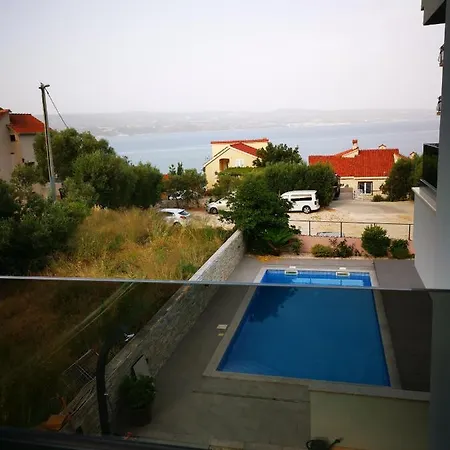 Marina * Omis